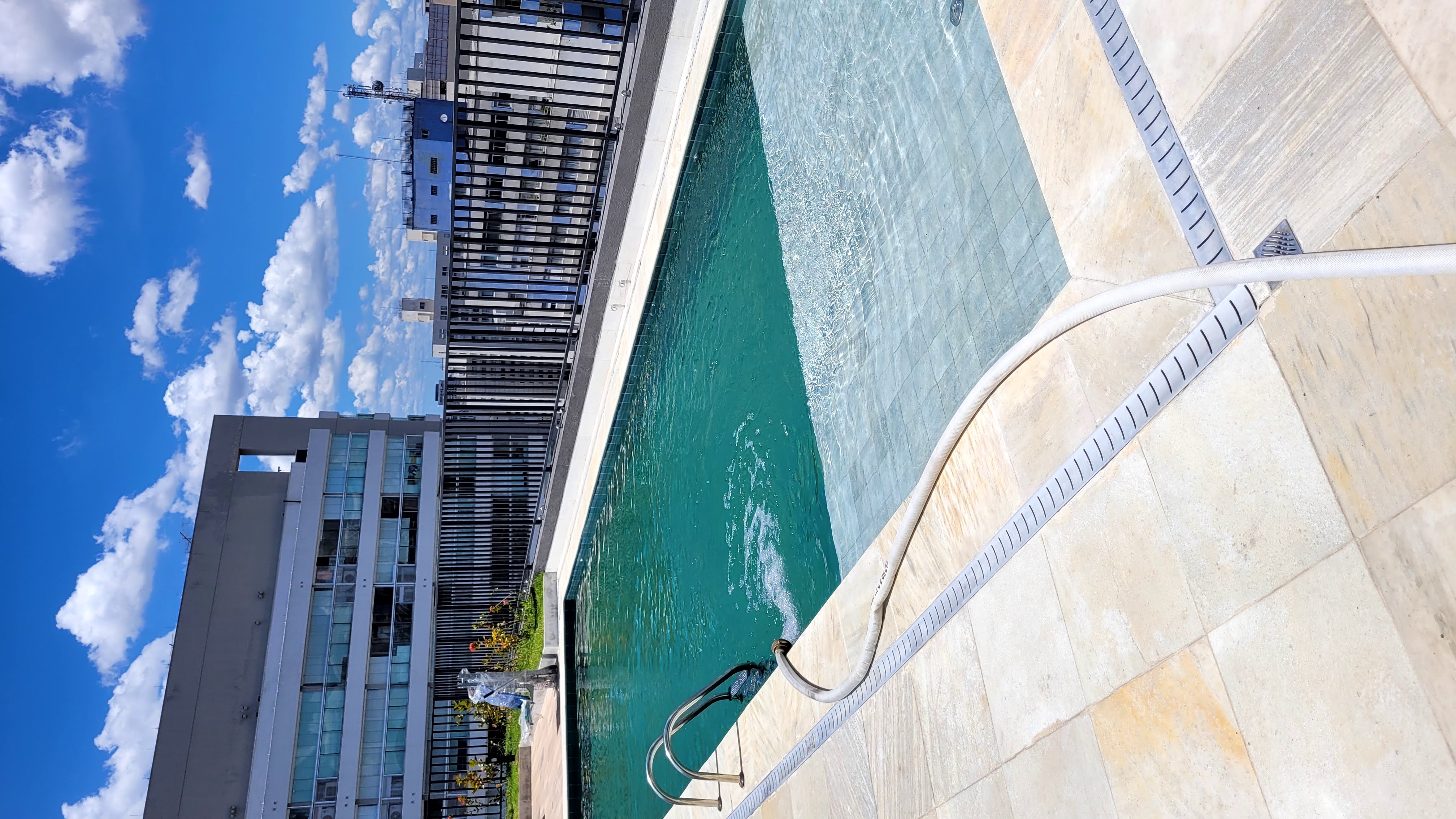 Piscina vista frontal